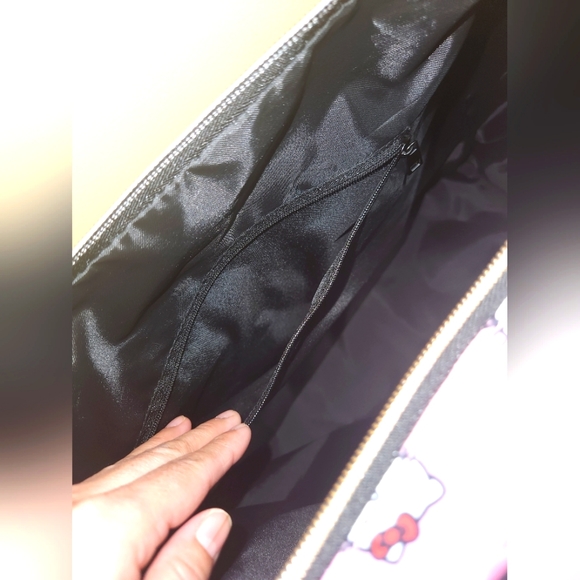 NWT HELLO KITTY Sanrio Duffel Bag, Pink - Picture 6 of 10